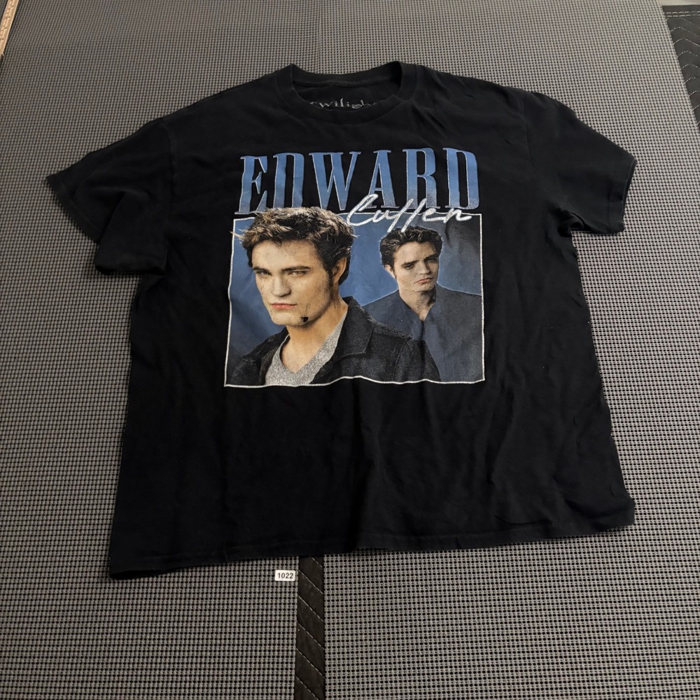Twilight Edward Cullen Graphic T-Shirt Black Ripple Junction Large Y2K Movie Tee